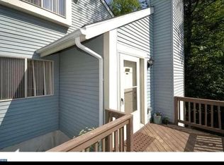 327 Green Meadow Ln, Horsham, PA 19044