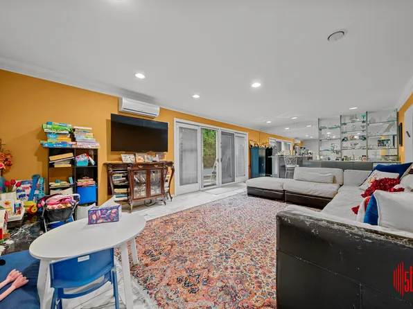 2346 Bergen Avenue image 11 of 29