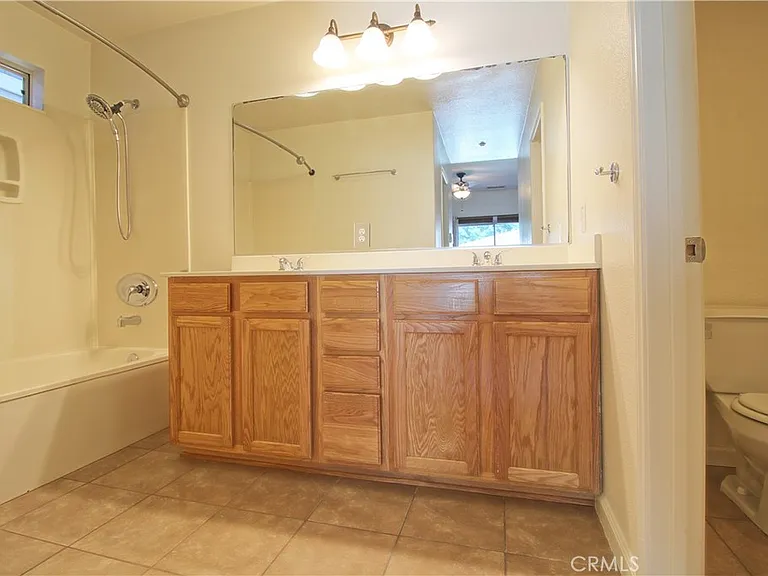 93 Orangewood Ct — Photo 10