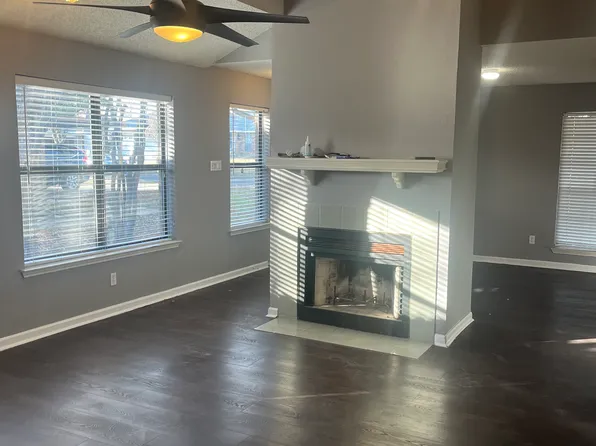 9919 Plainfield Dr, Fort Worth, TX 76108