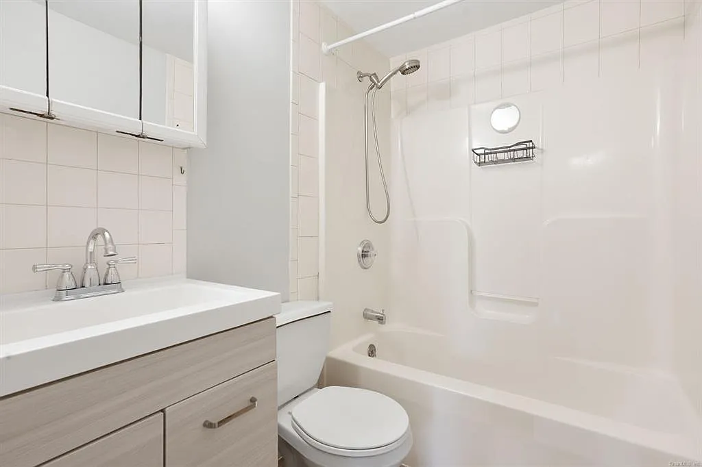 2 bed, 900 sqft, $1,900 — Photo 2