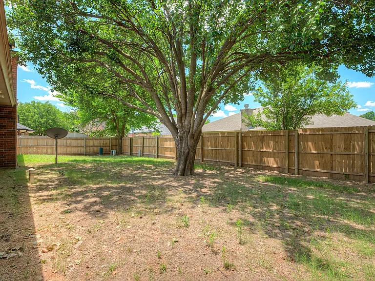 304 Eccell Ct — Photo 16