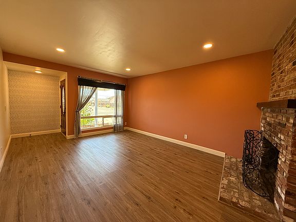3rd image of 300 Amherst Pl