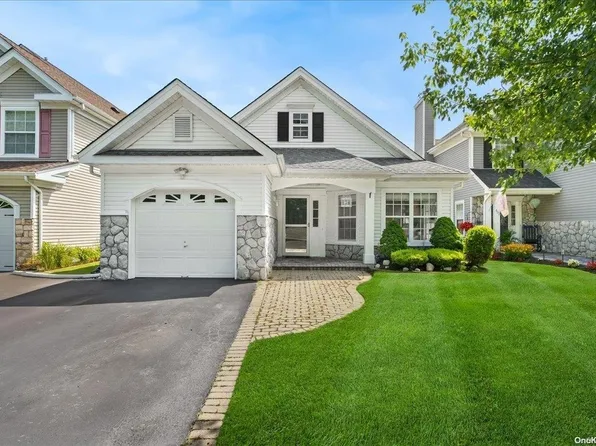 404 Birchwood Park Drive #404, Middle Island, NY 11953