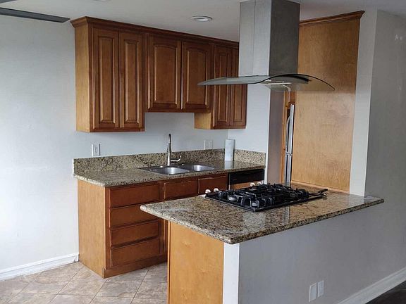 5th image of 234 W Holly Ave