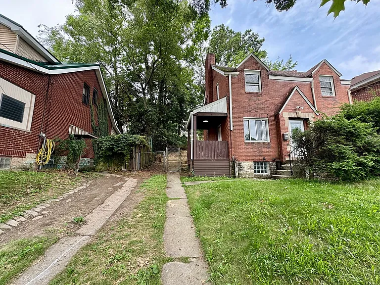 2432 Starkamp St — Photo 4
