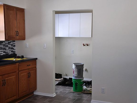 5th image of 1603 Vine Ct