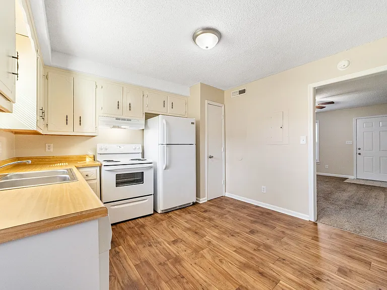 277 Northridge Dr #8 — Photo 4