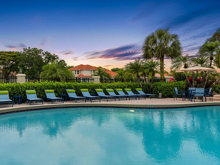 Mizner Court — Photo 6