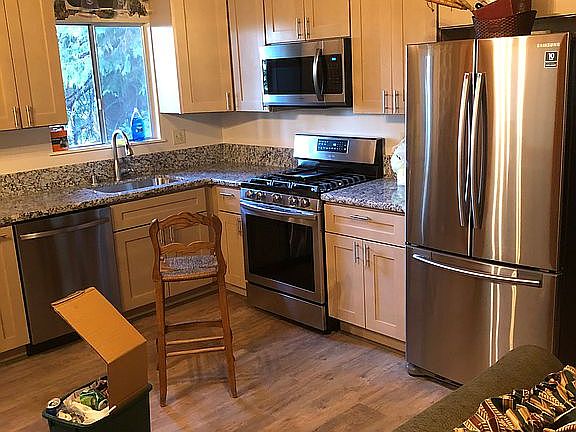 3rd image of 3185 Valley View Dr