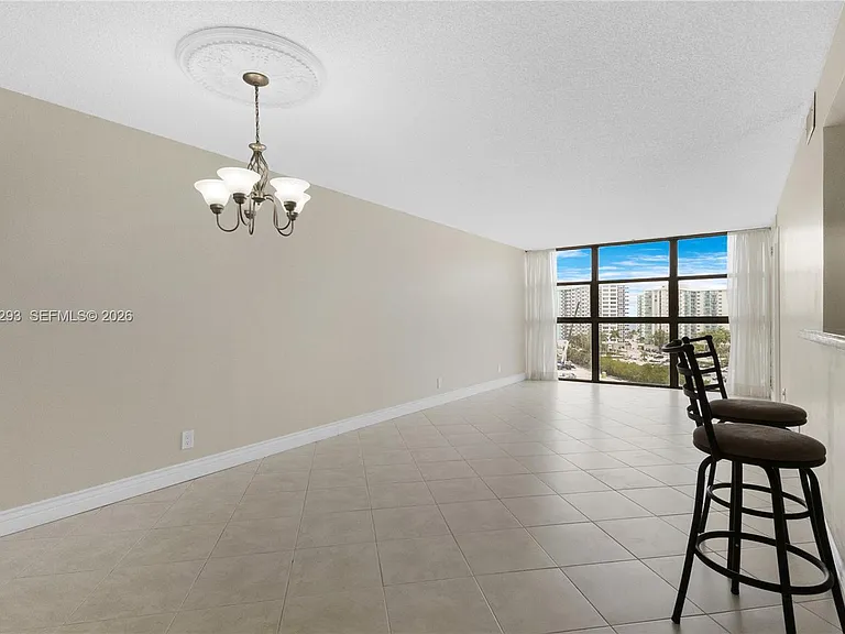 200 Leslie Dr #902 — Photo 1