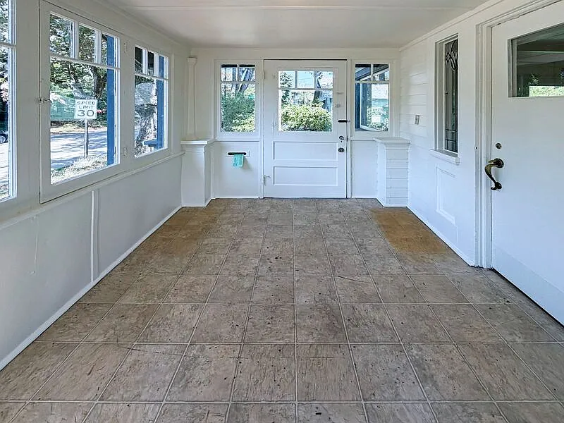 5 bed, 2.0 bath, 1834 sqft, $2,795 — Photo 3