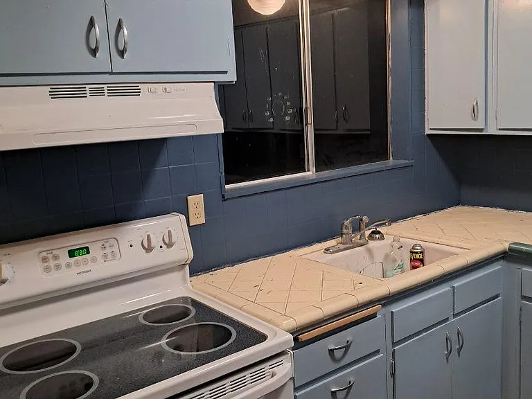 602 S 6th Ave #1 — Photo 1