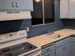 602 S 6th Ave APT 1, Kelso, WA 98626