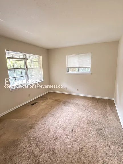 309 Nye Dr — Photo 4