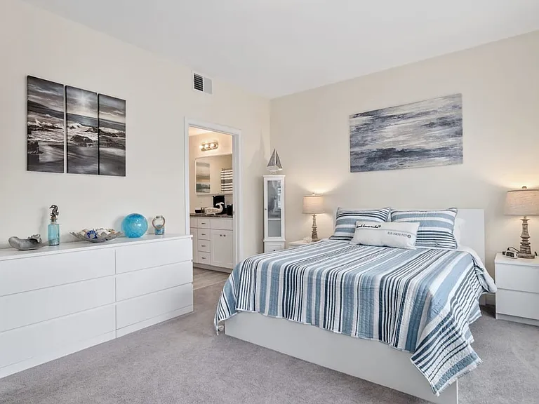 128 Ashworth Ave #204 — Photo 16