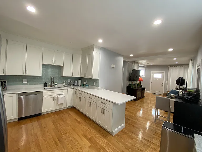 25-27 Albion St #2 — Photo 3
