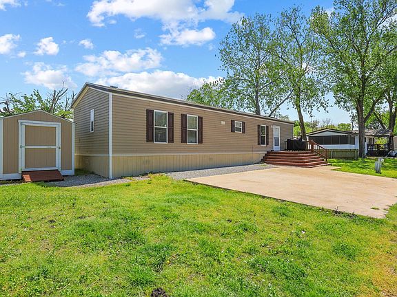 3rd image of 110 Knollwood Dr