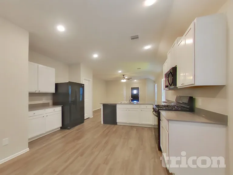 210 Pine Cavern Dr — Photo 5