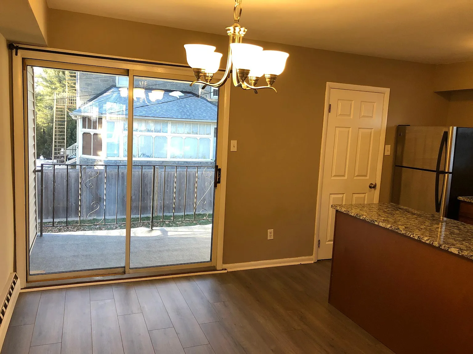 2 bed, 1100 sqft, $1,650 — Photo 2