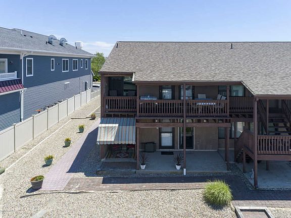 2nd image of 1901 Bay Blvd #10B