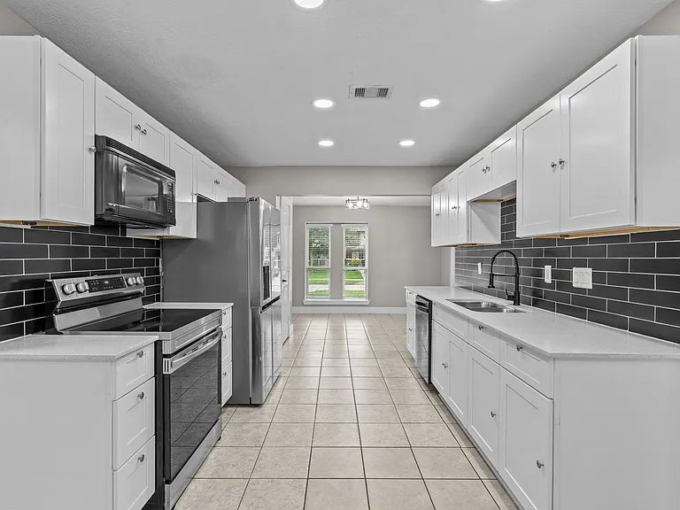 1107 Londonderry Ave — Photo 10