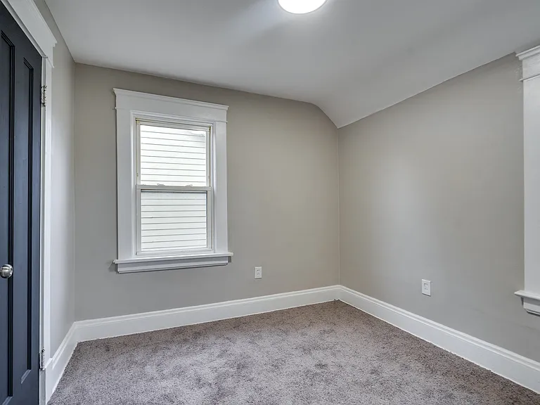 934 Royal Rd — Photo 11