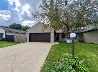 2801 Heritage Dr, Champaign, IL