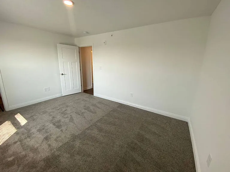 Amelia Place Apartments — Photo 7