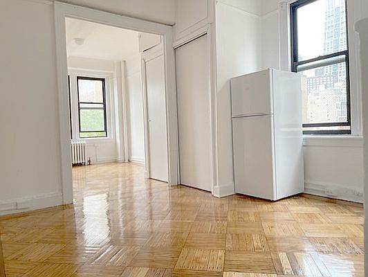 3rd image of 42 W 72nd St #7C