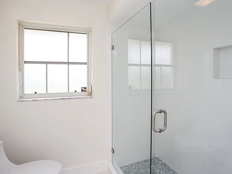 2901 Crayton Rd — Photo 48