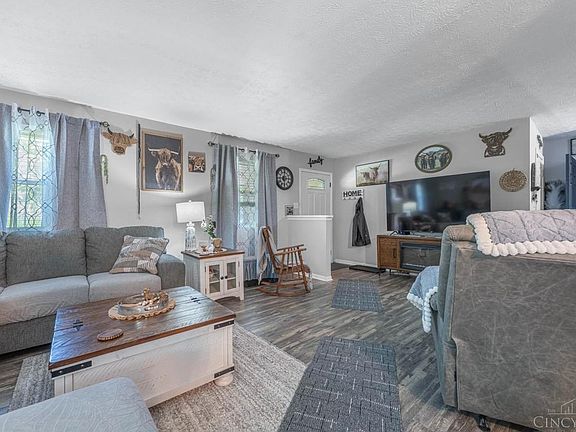 5th image of 204 Rossman Ct