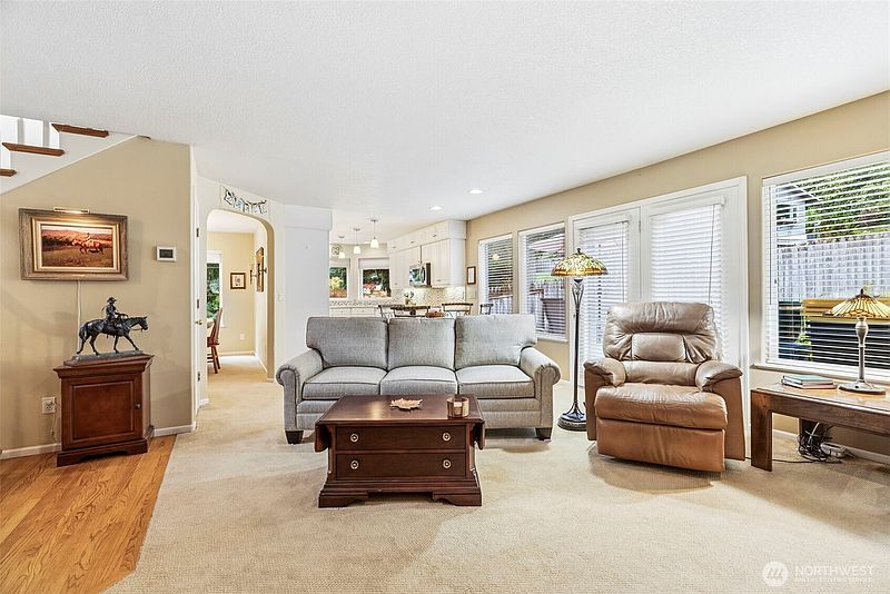 4th image of 105 Inglewood Park