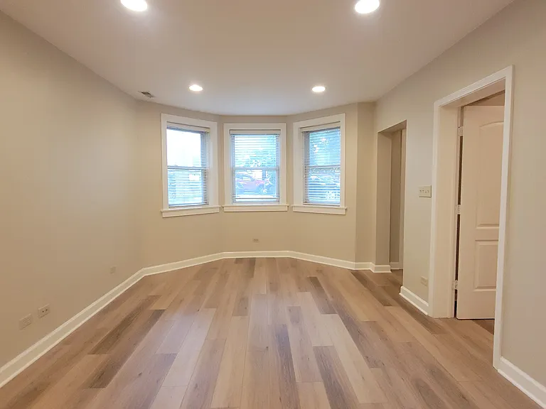 2921 N Albany Ave #G — Photo 6
