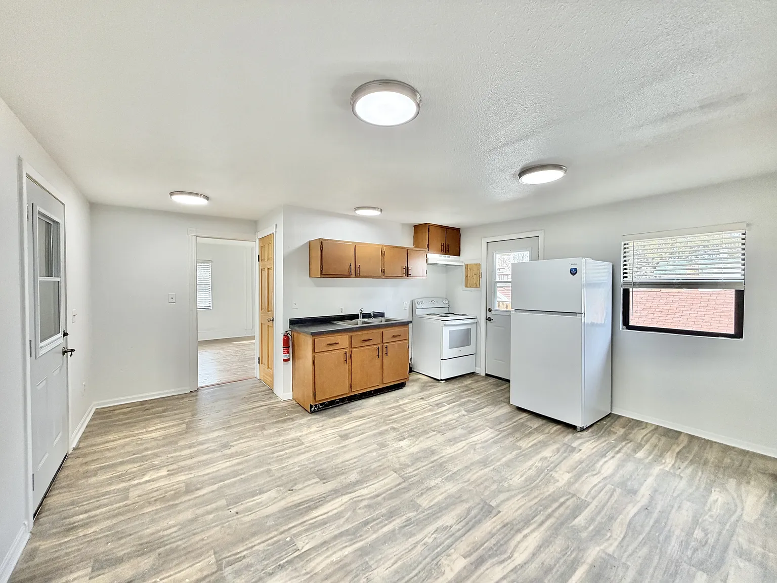 425 South Jackson Street - 2 — Photo 3