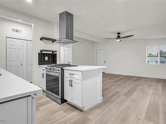 4th image of 1660 Capistrano Ave