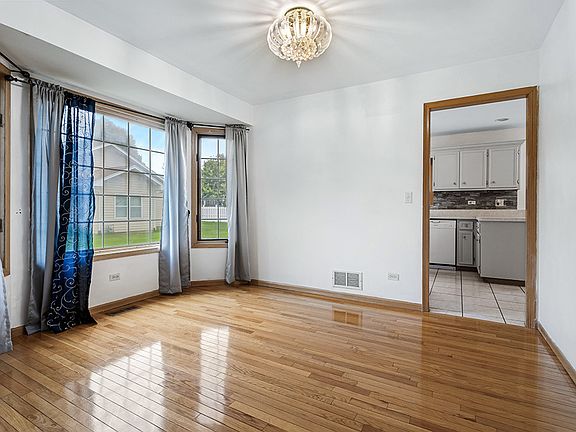 4th image of 611 Flambeau Ct