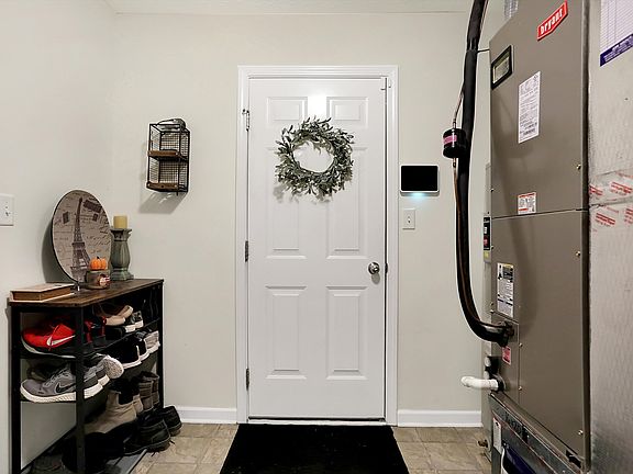 5th image of 823 Coralberry Ln
