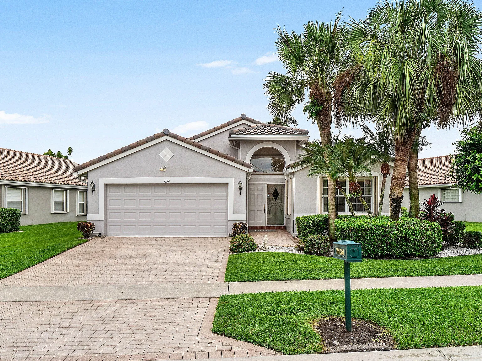 3 bed, 2.0 bath, 1918 sqft, $6,000 — Photo 1