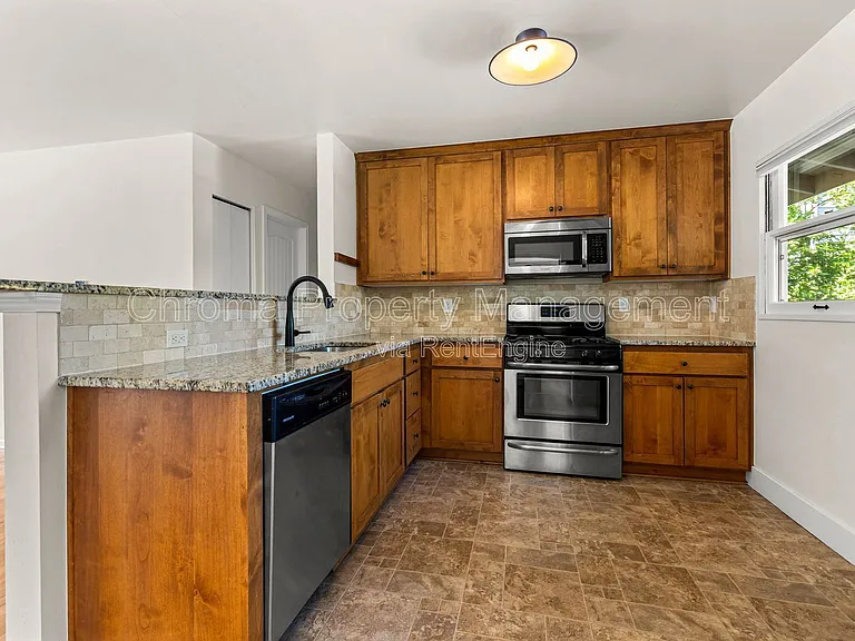 7676 N Mississippi Ave — Photo 8