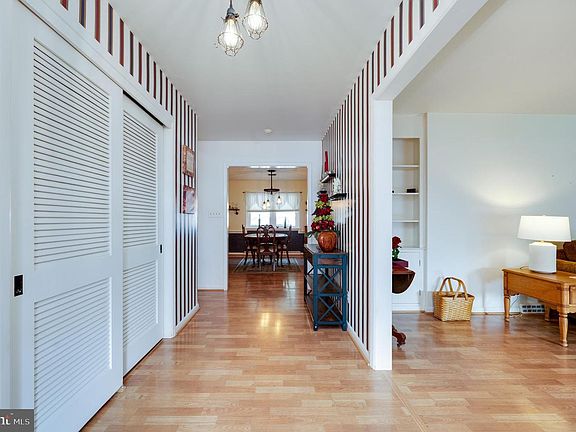 3rd image of 400 Friedensburg Rd