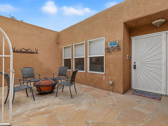 4th image of 4707 Hilltop Pl NE