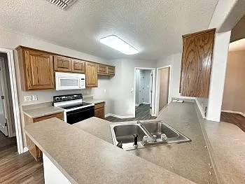 521 Woodlake Dr — Photo 8
