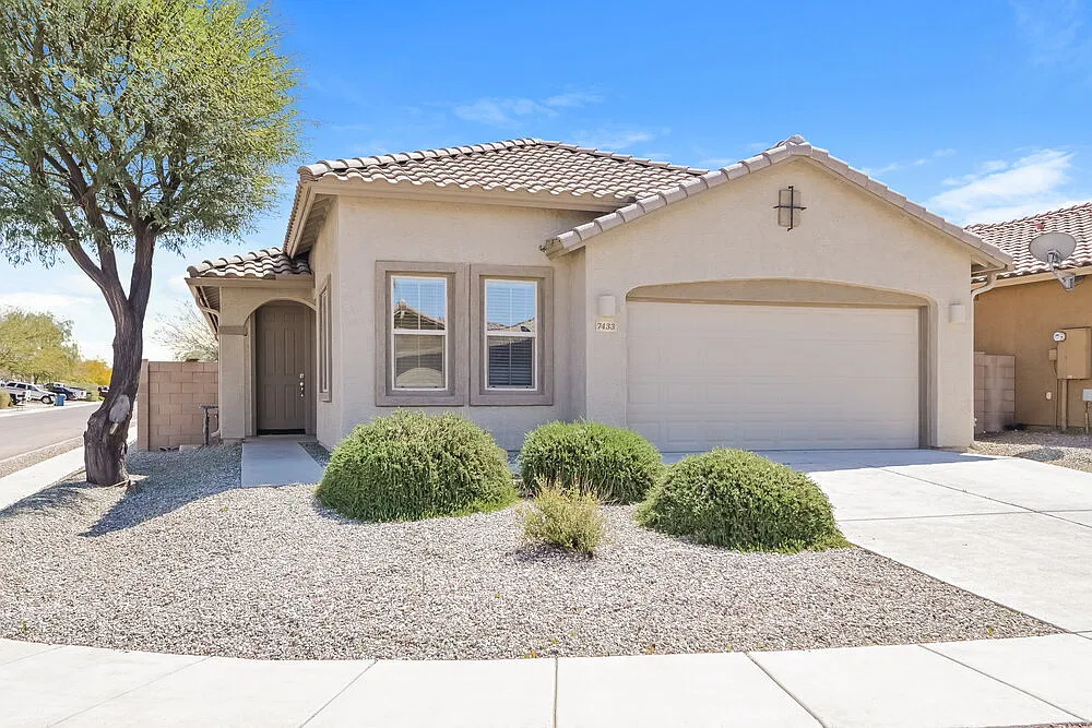 4 bed, 2.0 bath, 1800 sqft, $1,890 — Photo 1