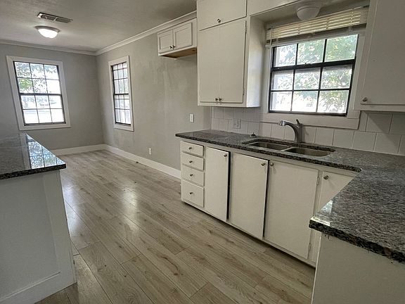 4th image of 1301 Matador St