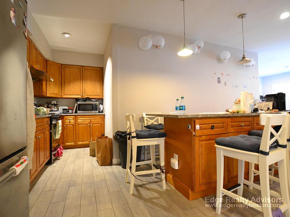 1st image of 115 Glenville Ave #1
