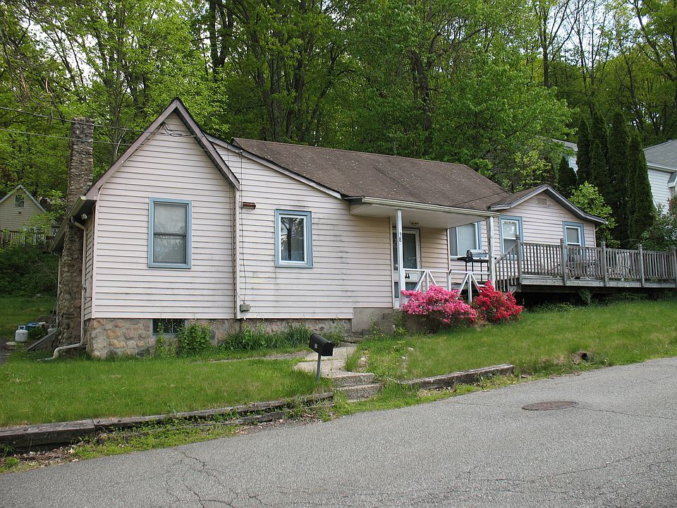 2nd image of 56 Iroquois Ave