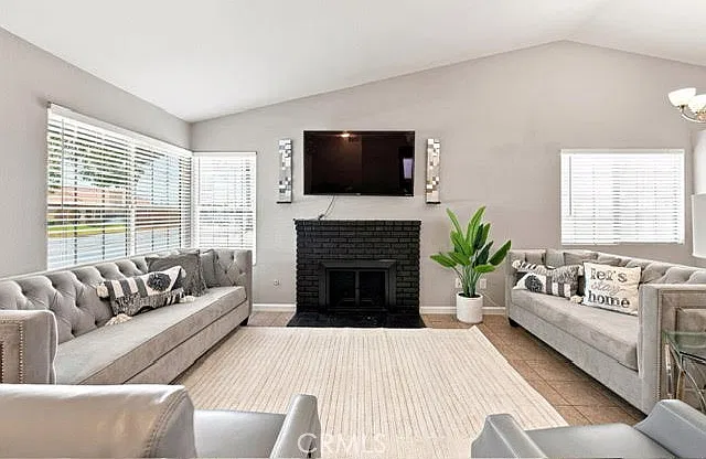 3 bed, 1434 sqft, $5,300 — Photo 3