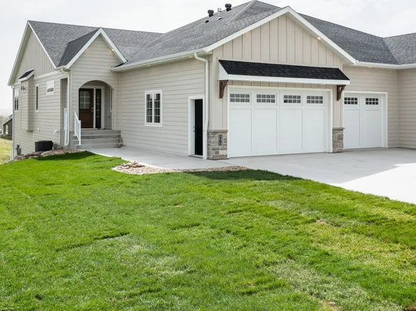 3703 Ridge Way, Bismarck, ND 58503