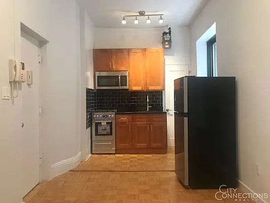 Rented by City Connections Realty | media 18